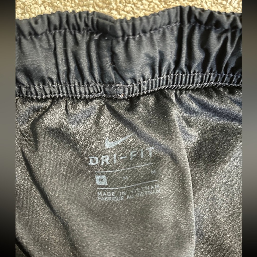 Nike dri-fit running shorts with neon stripes - Picture 5 of 6